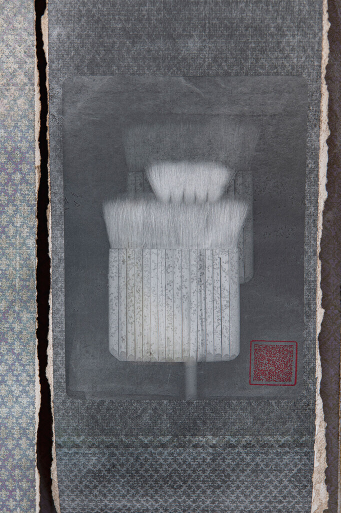 l-mikelle-standbridge-scrolling-1-detail-2